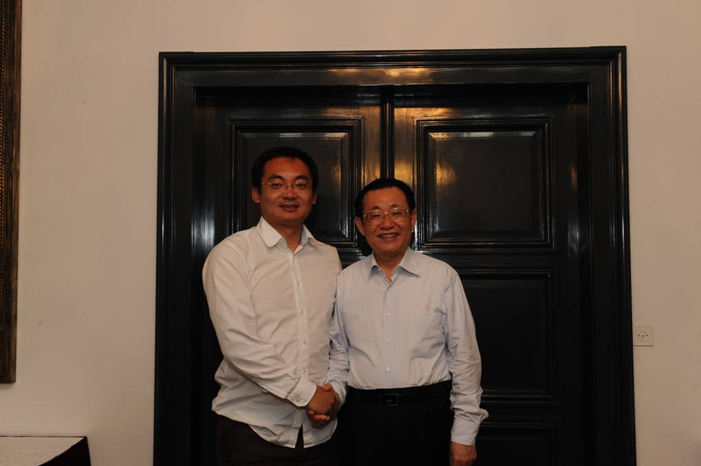 全国政协副主席王刚与天坛董事长朱文彬在日内瓦会面